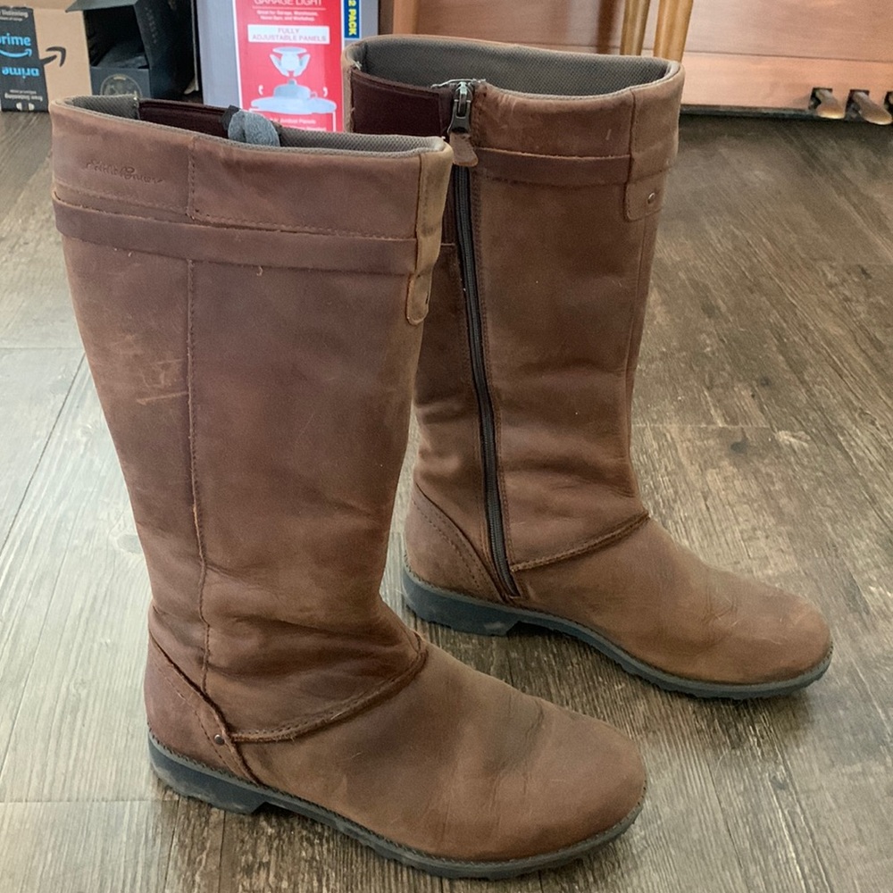 Eddie Bauer Trace knee high boots. Size 10. Excellent condition. Brown leather.